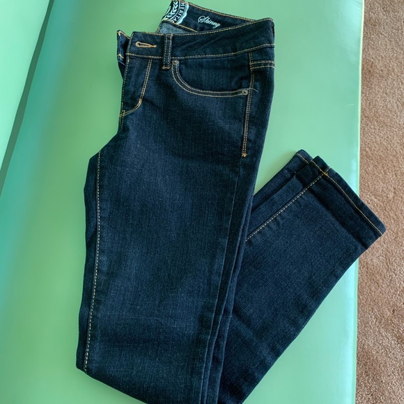 So Brand Skinny Jeans, 5 short. - Picture 2 of 4
